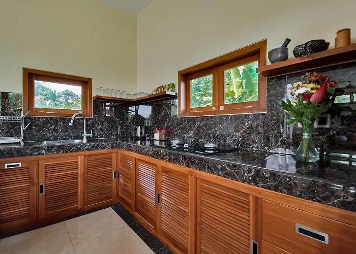 Three Bed In Holiday home *